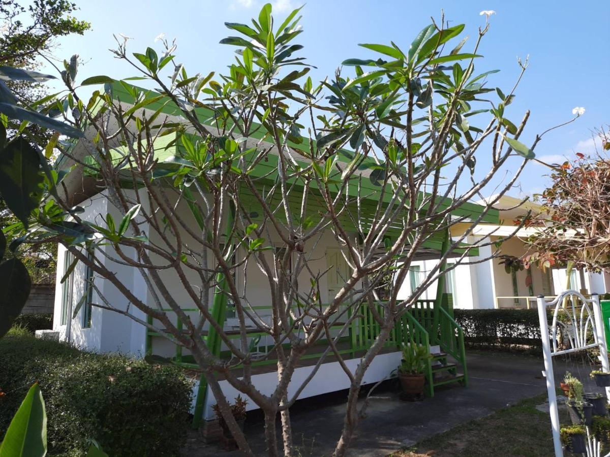 The Luxury Apartment Amphoe Sawang Daen Din Exterior photo