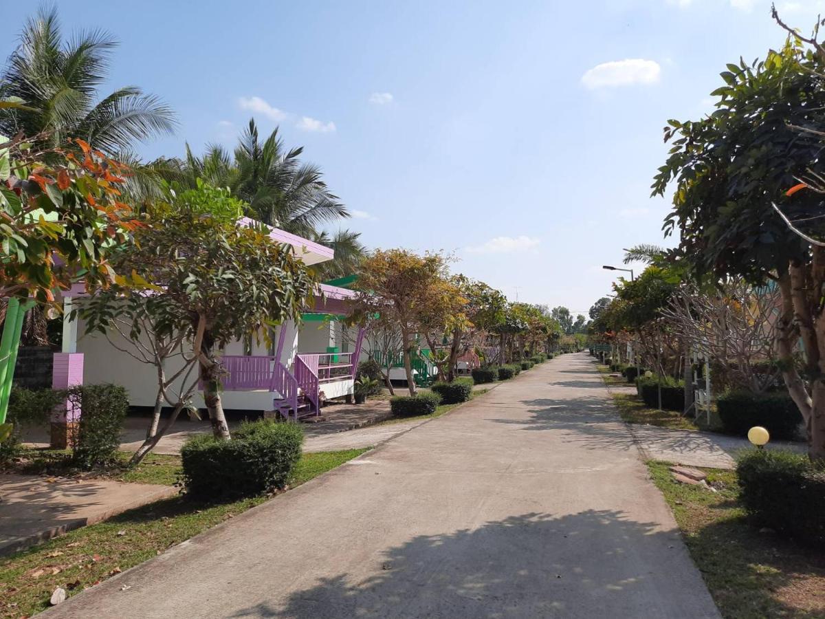 The Luxury Apartment Amphoe Sawang Daen Din Exterior photo