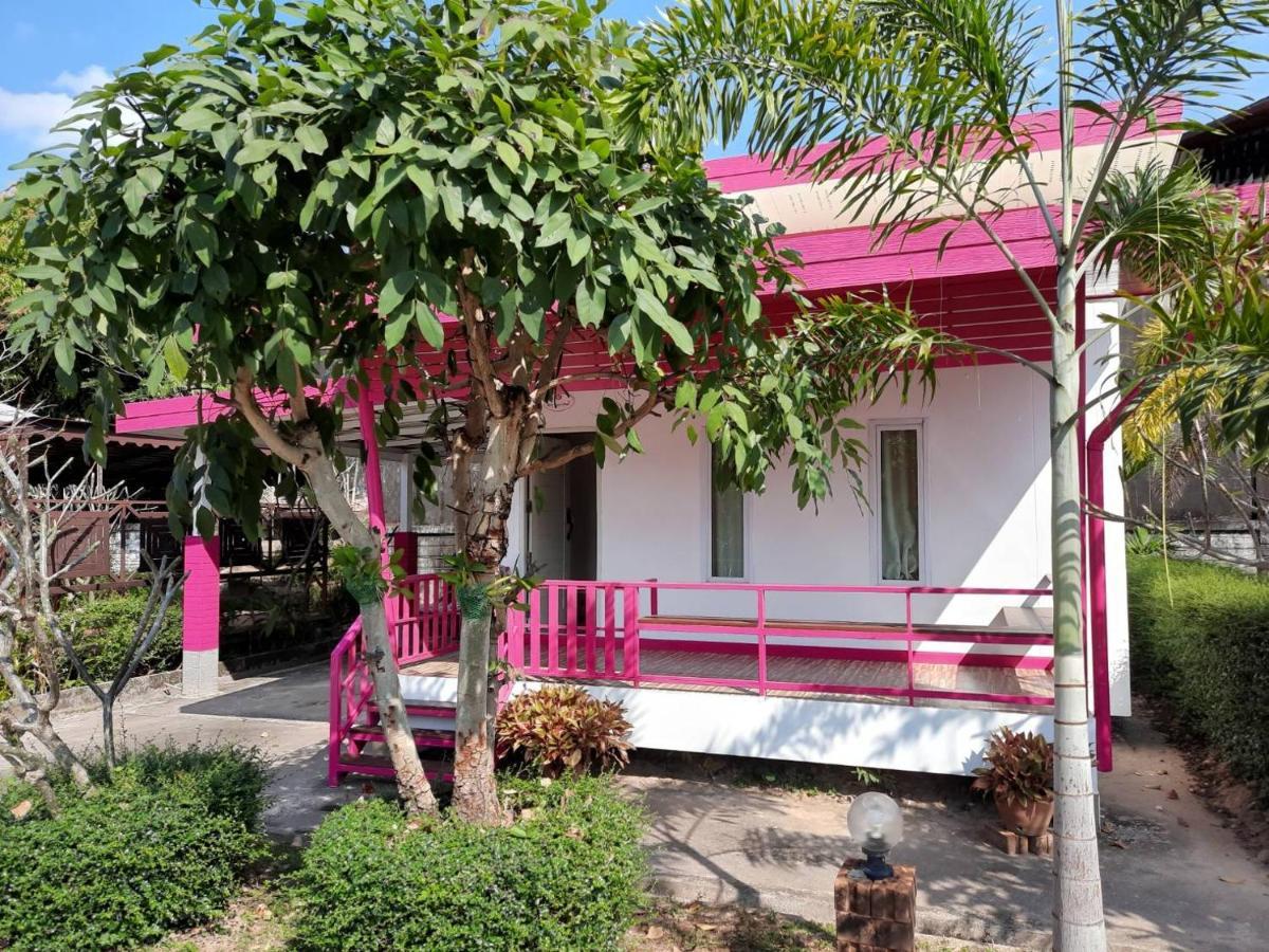 The Luxury Apartment Amphoe Sawang Daen Din Exterior photo