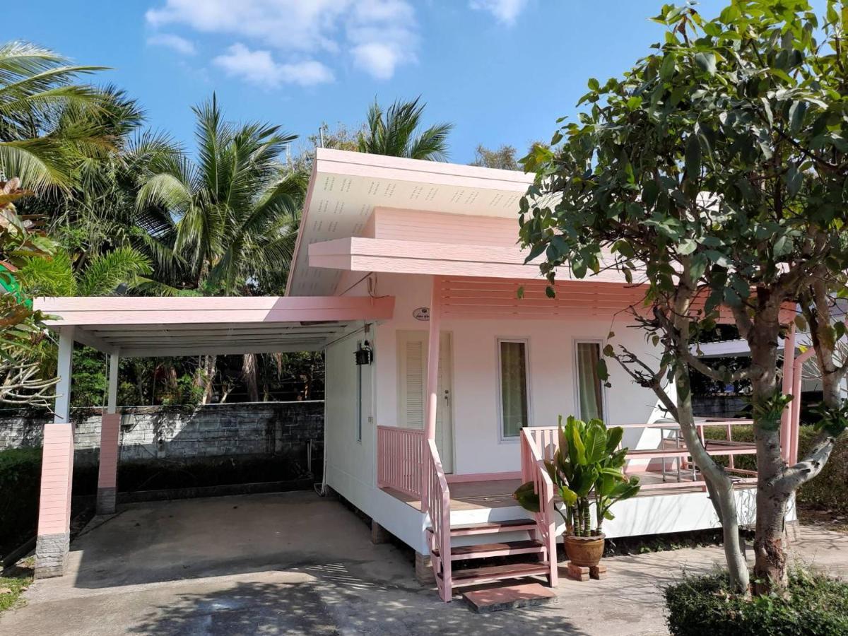 The Luxury Apartment Amphoe Sawang Daen Din Exterior photo