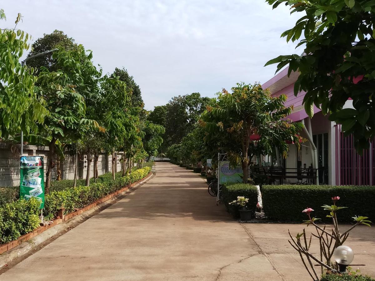 The Luxury Apartment Amphoe Sawang Daen Din Exterior photo